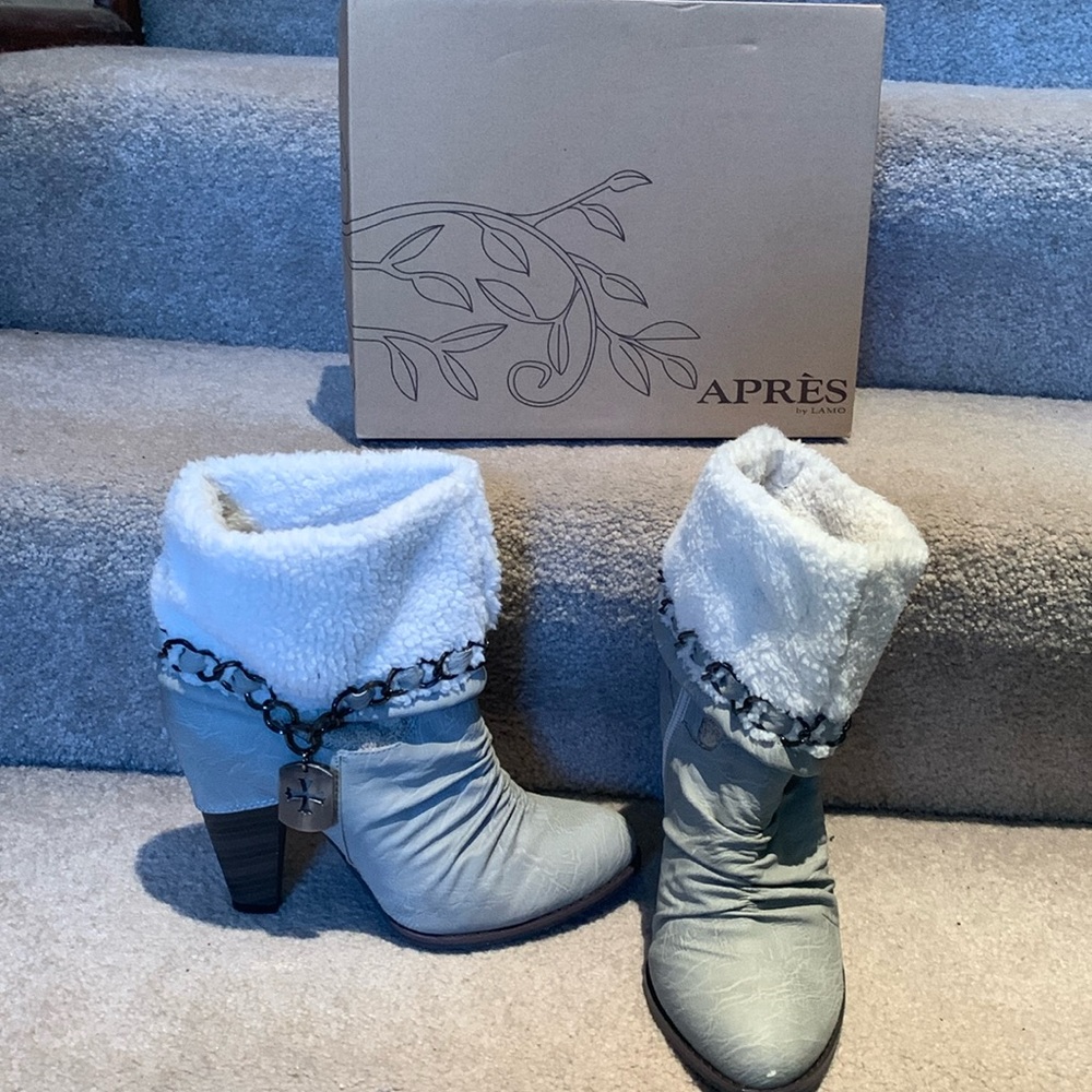 Sexy Apres by Alamo size 7 gray booties with fleece. Worn once.